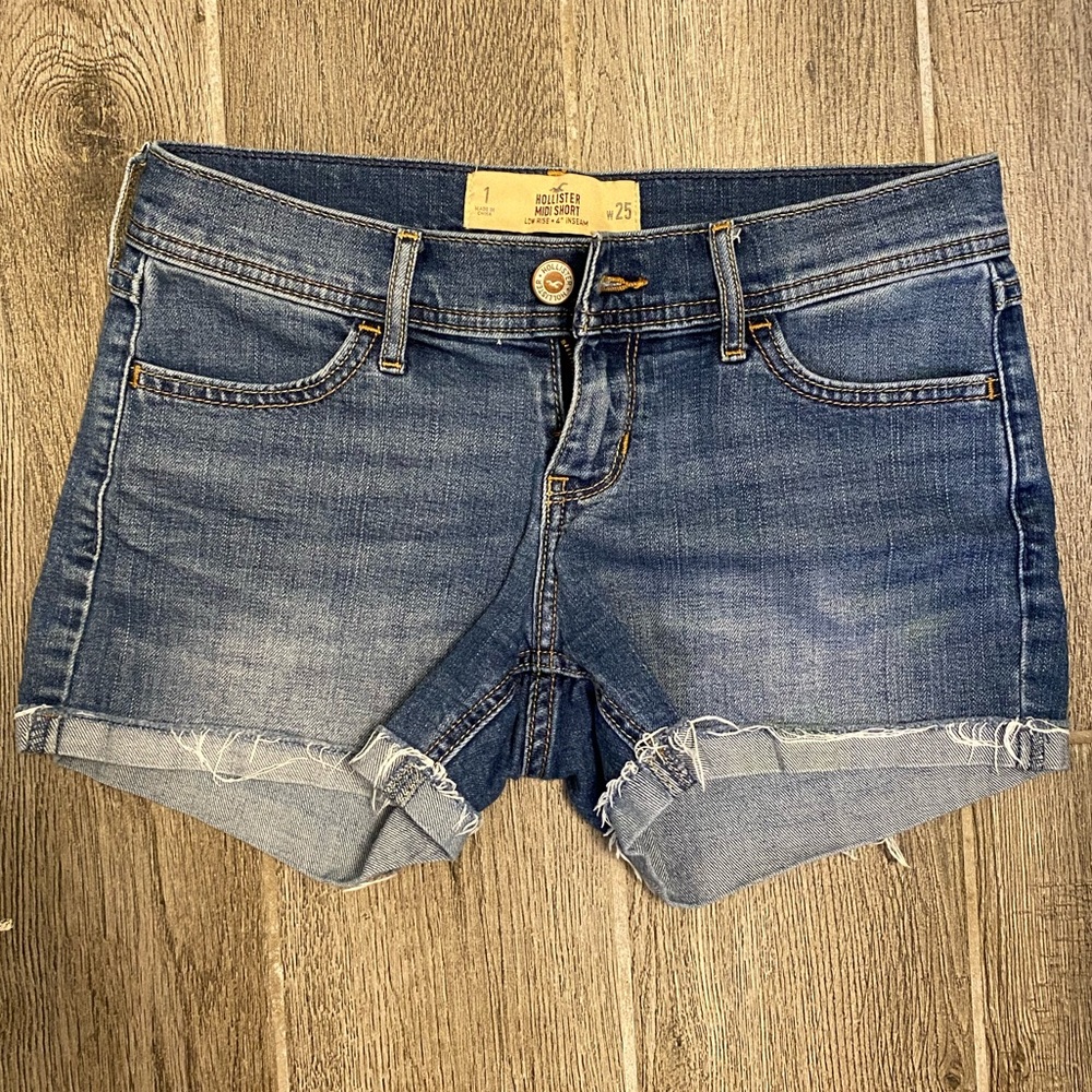 Hollister Midi Low Rise Shorts